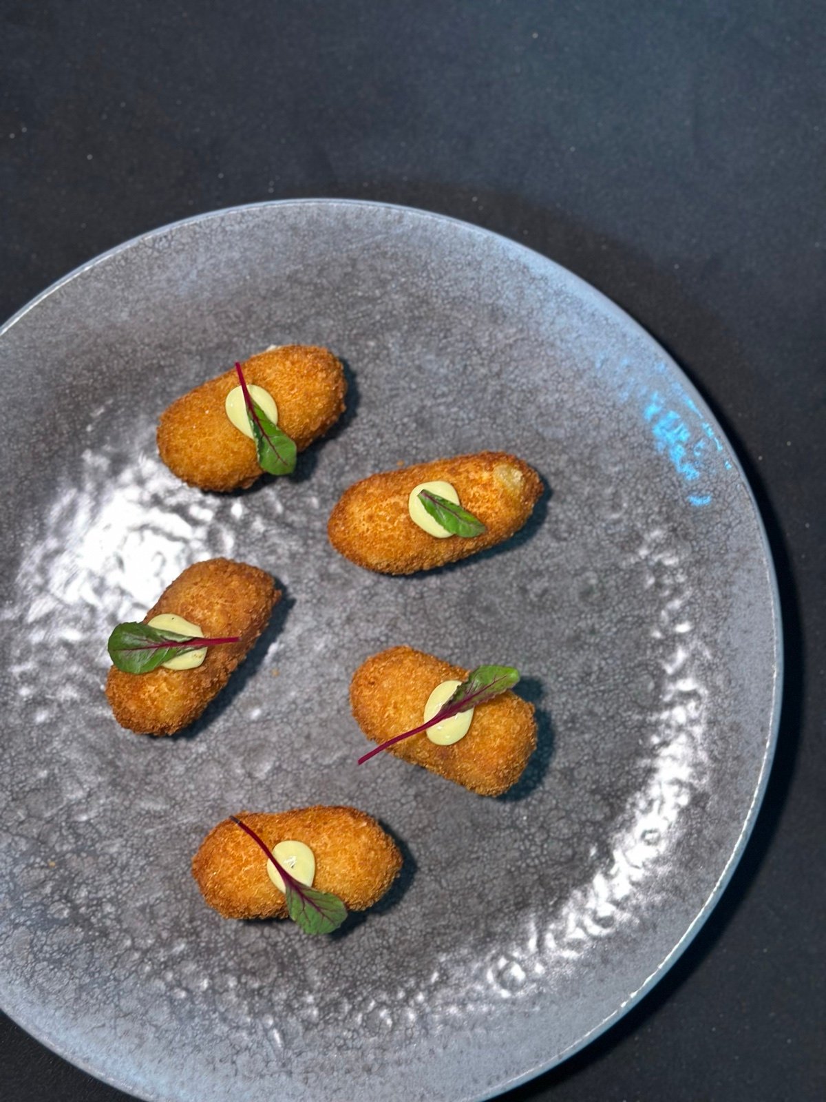 Croquetes empratados