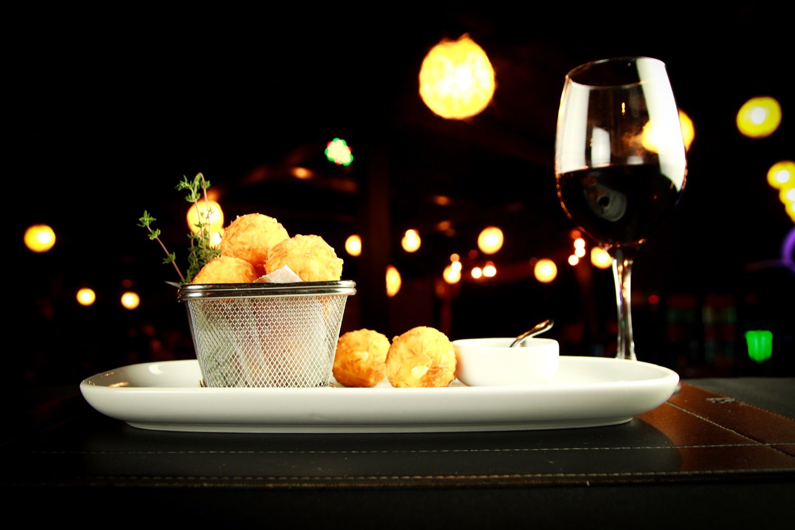 Petiscos e vinho