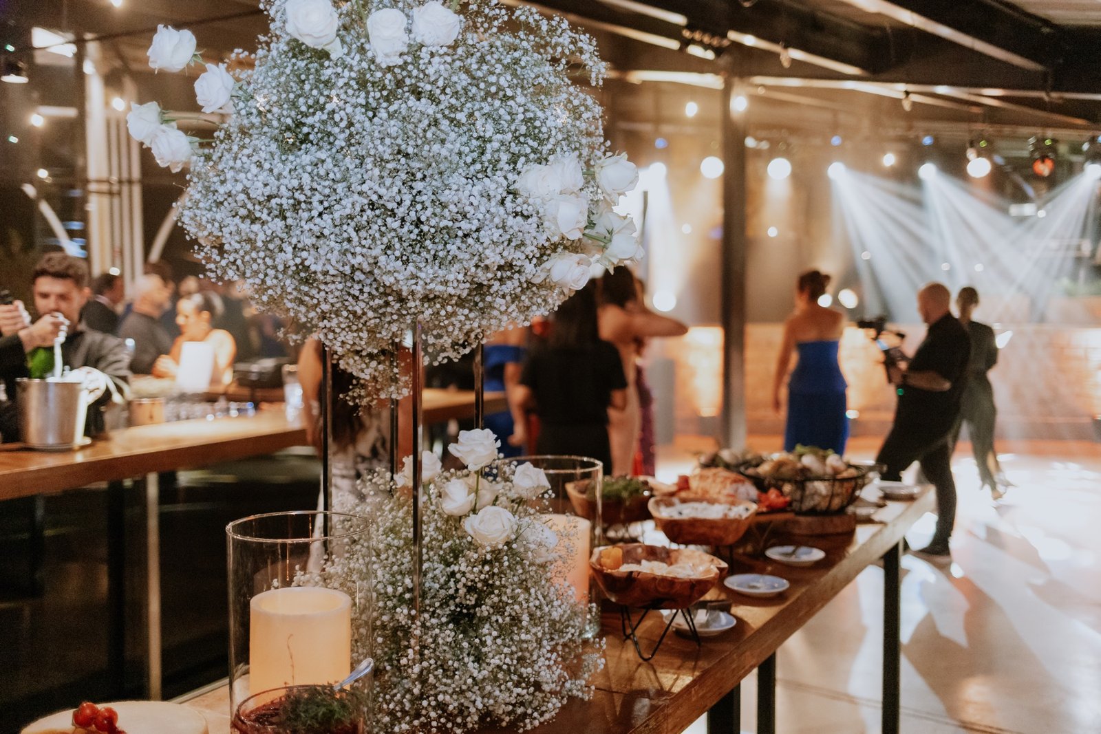 Jantar em buffet — mesa de buffet